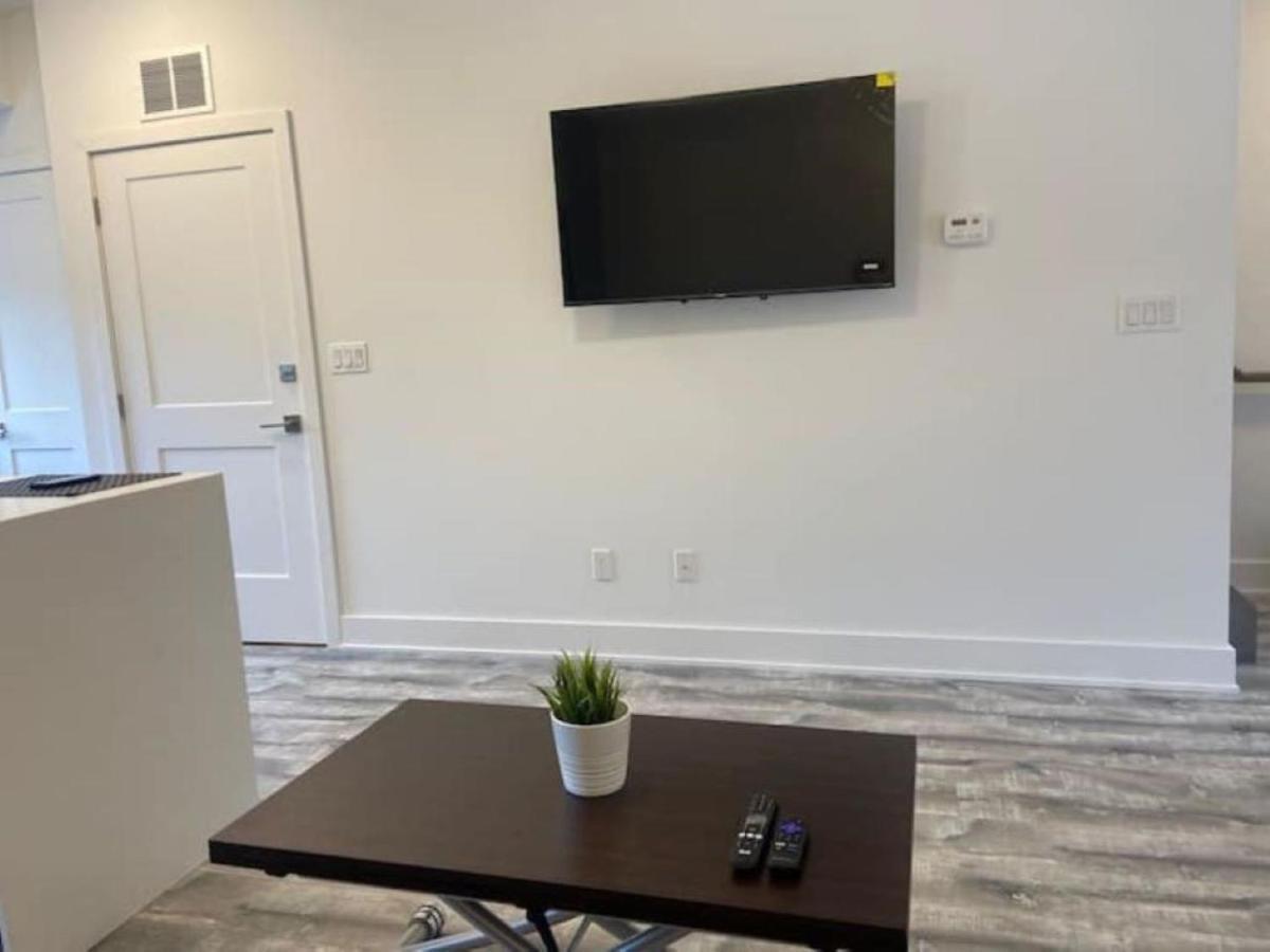 Stylish Townhome Gem With Several Amenities Just Minutes To The Falls Niagara-Fälle Exterior foto